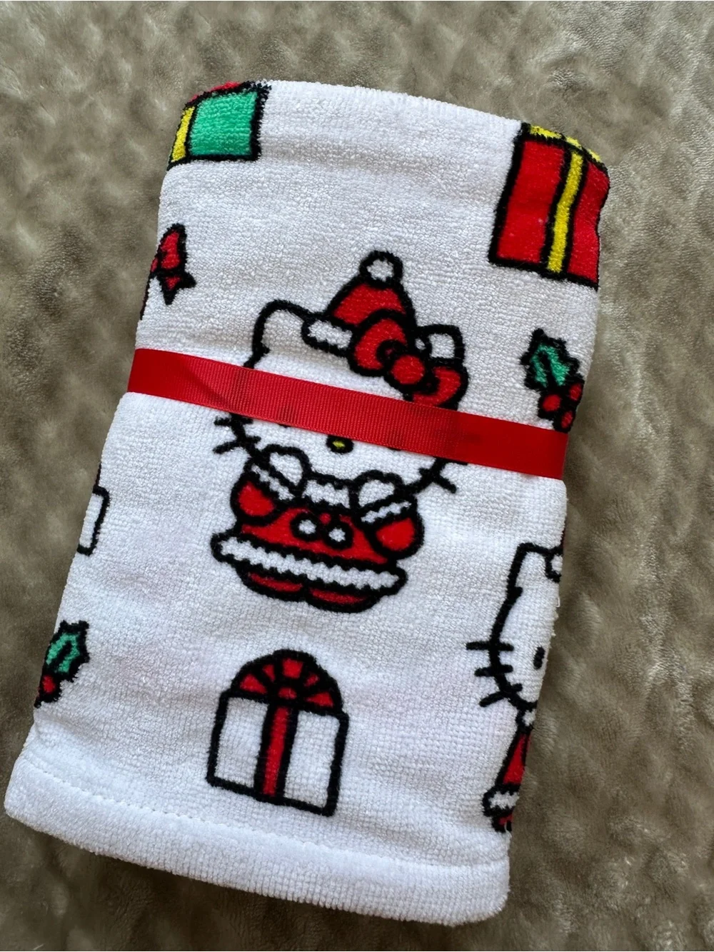 Hello Kitty Holiday Santa Presents Hand Towels
